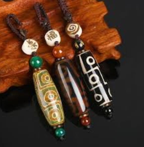 Dzi amulet